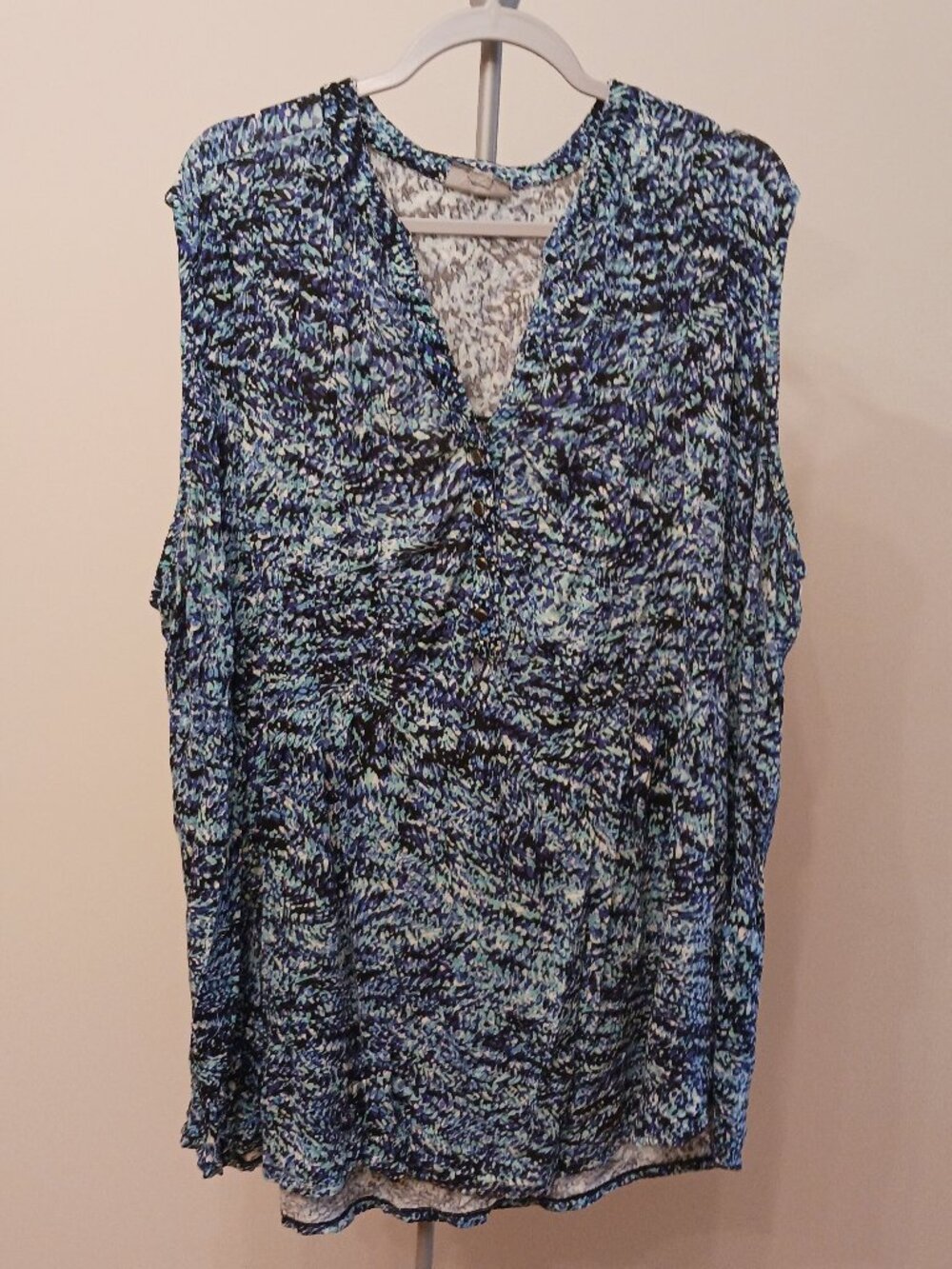 Vintige V-neck top from the brand Roz & Ali